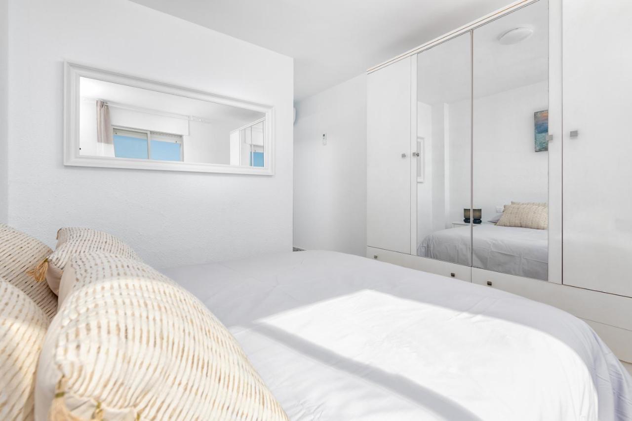 Amazing Sea View Apartment And Relax Area Rincon de la Victoria Bagian luar foto